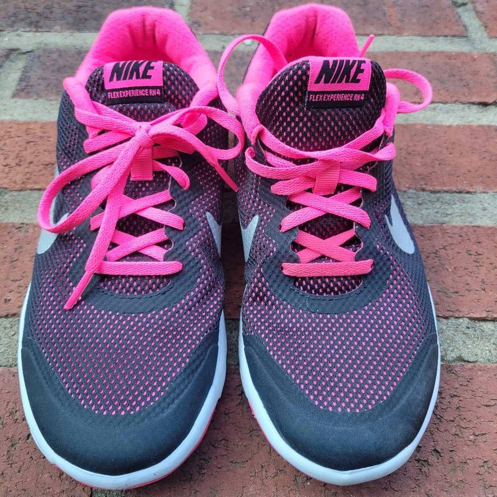 Women's Nike Running Shoes, Size 7Y